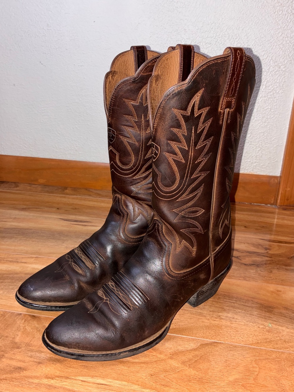 Ariat Women’s Heritage Round Toe Western Cowboy/Cowgirl Boots- size 7.5 B